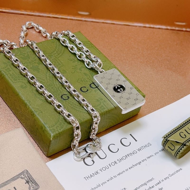 G*u*i necklaces